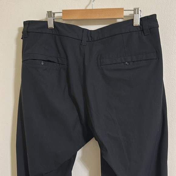EUC Lululemon Men’s Black Chino Athletic Pants 32x30 - Picture 5 of 5